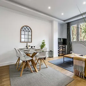 https://homeabroad-apartments-alameda-colon.hotelsinnerja.org